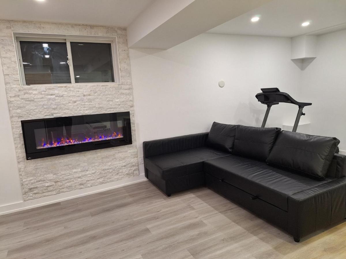 Independent Basement Studio Suite أوتاوا المظهر الخارجي الصورة