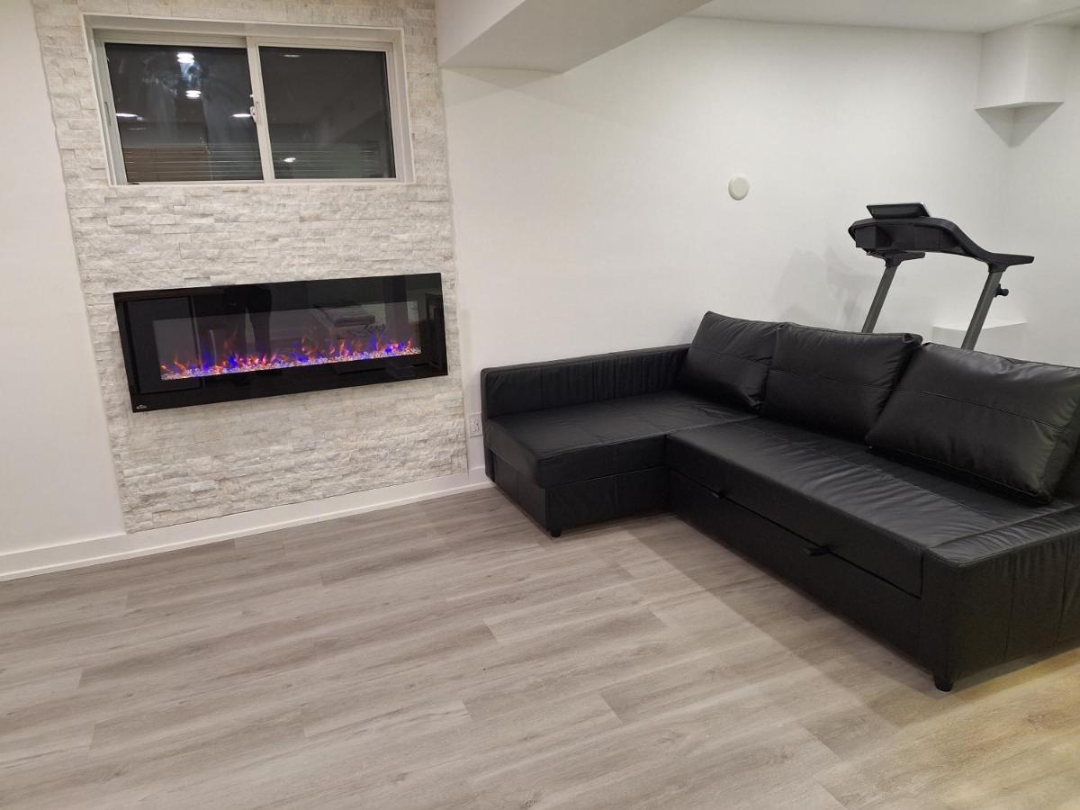 Independent Basement Studio Suite أوتاوا المظهر الخارجي الصورة